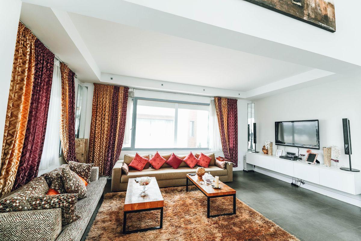 4-bedroom penthouse in Vancouver, Canada — 302 sqm, demo listing photo 1