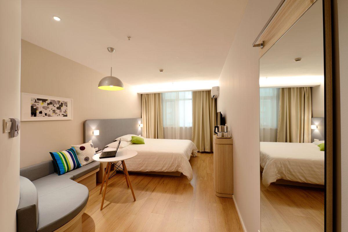 6-bedroom penthouse in Barcelona, Spain — 208 sqm, demo listing photo 1